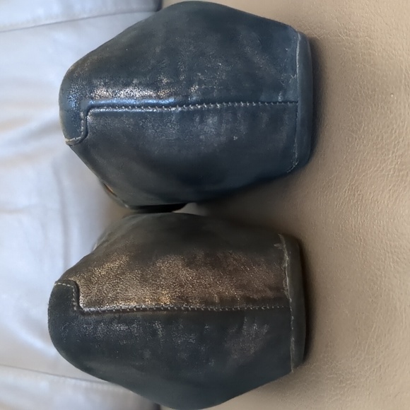 Earthies Vanya Flats Women's Size 7.5 Distressed Leather Pewter Slip On - Picture 5 of 13